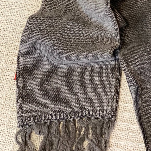 Vintage Distressed Era Era Knit Scarf - Picture 10 of 11